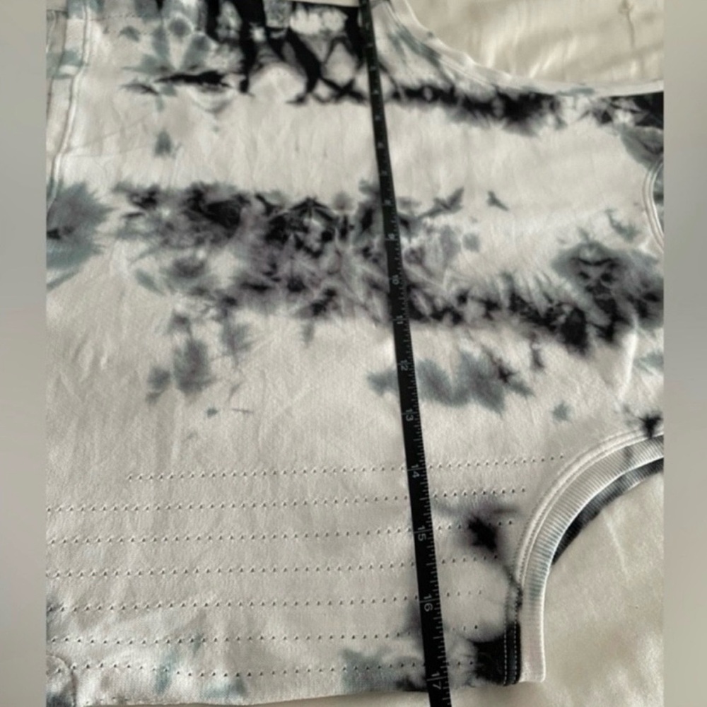 Lululemon Train to Be Tank Small Shibori Tie Dye - Picture 3 of 3